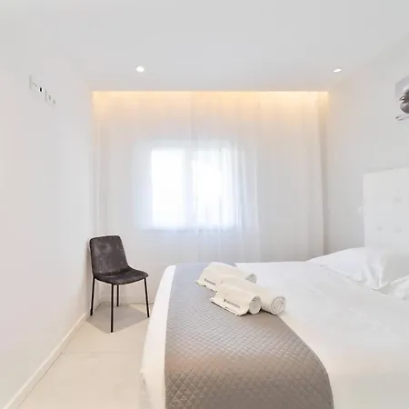Saro By Hellovacations Apartmán *